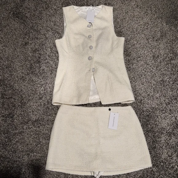 Lovers + Friends White Sleeveless Shirt and Skort set - Picture 3 of 9